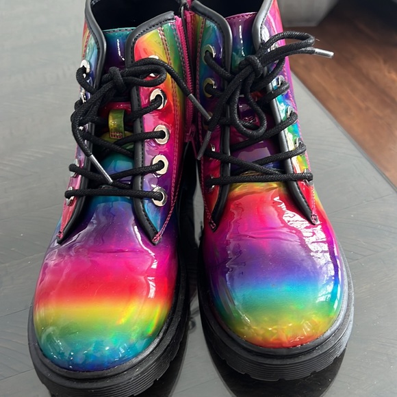 Steve Madden Rainbow Boots. Excellent condition size 5 girls - Picture 2 of 4